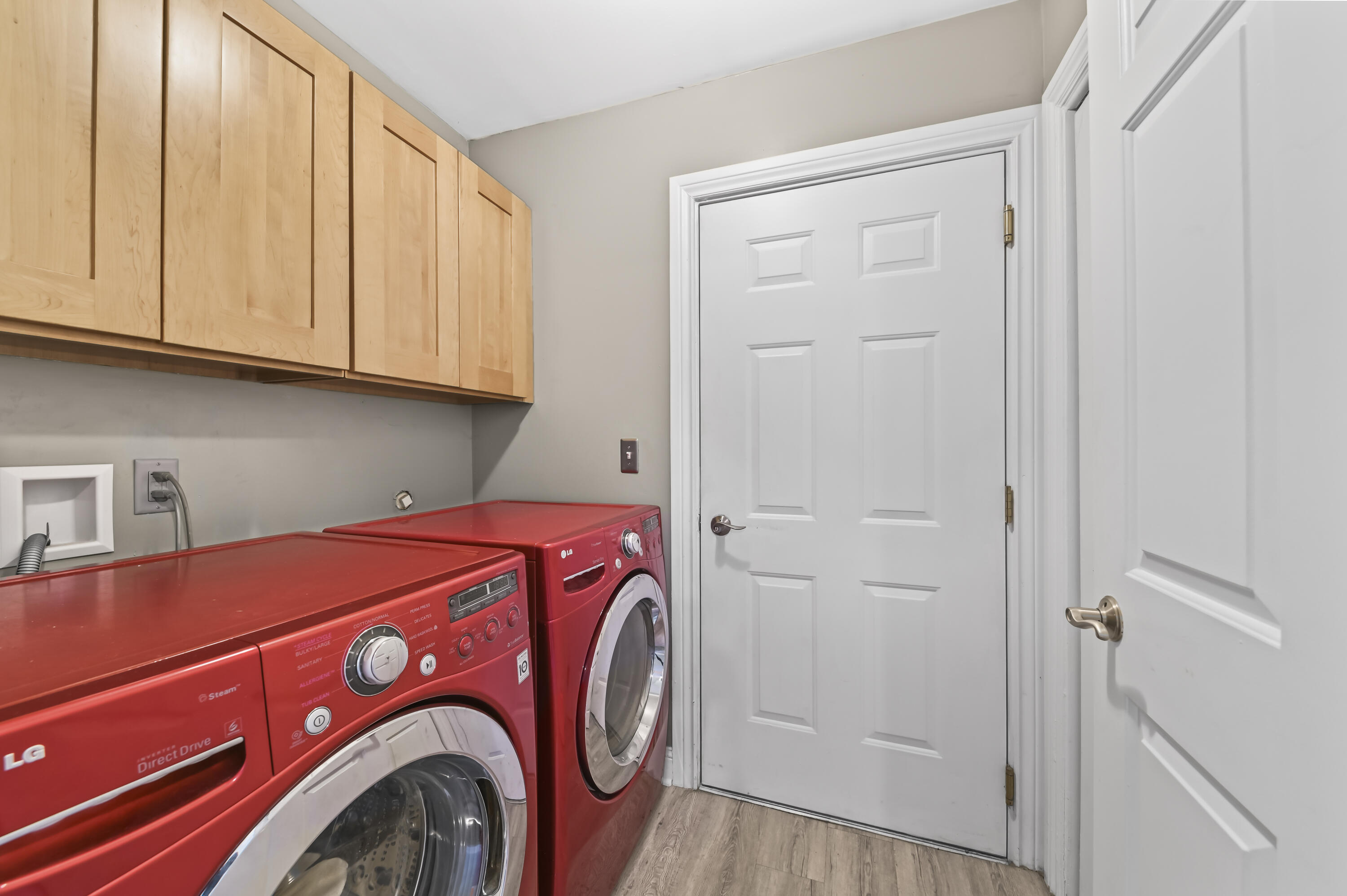 652 Pewaukee Road, Unit A Pewaukee, WI 53072 - Photo 14 of 30 Laundry room