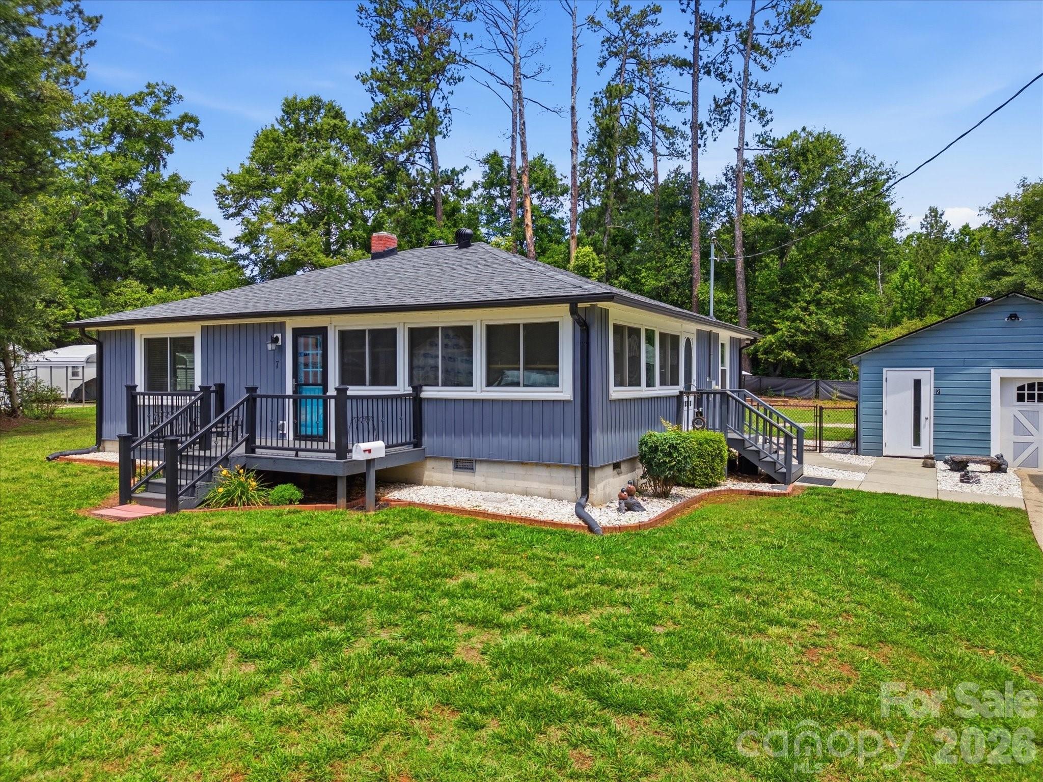 7 Wray Street York, SC 29745 - Photo 1 of 48
