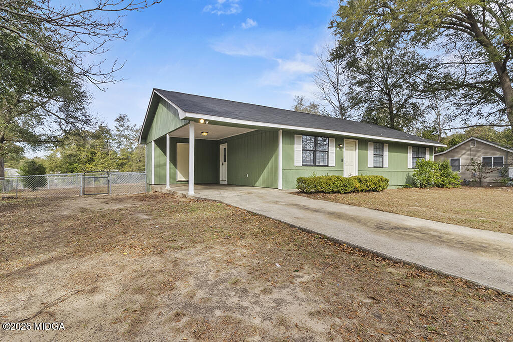 417 Stanley Street Perry, GA 31069 - Photo 2 of 24 Left side front of home