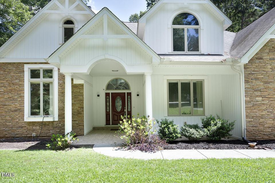 1432 Antiquity Avenue Raleigh, NC 27613 - Photo 3 of 38 20250718013724138980000000-o