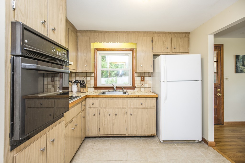 95 Running Brook Road Boston, MA 02132 - Photo 13 of 28 Gallery Image 13
