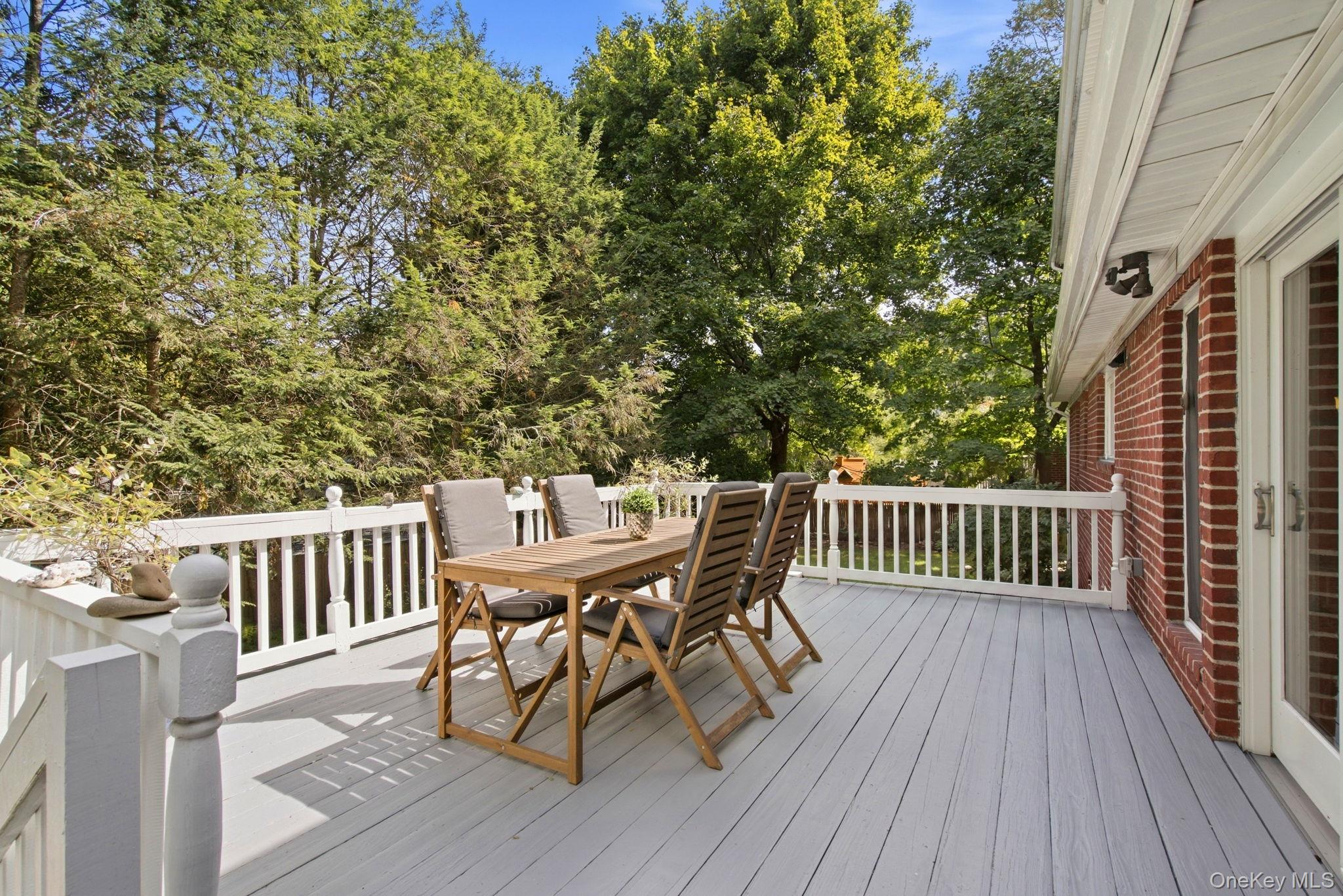 88 Little Neck Road Centerport, NY 11721 - Photo 22 of 33 Gallery Image 22