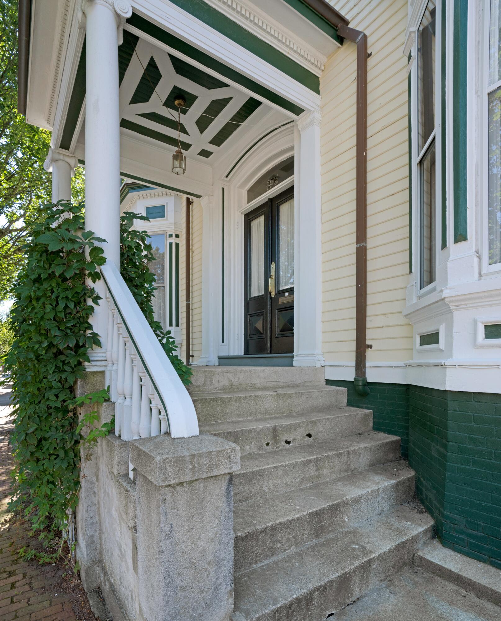276 Brackett Street Portland, ME 04102 - Photo 3 of 79 _DSC7108 crop
