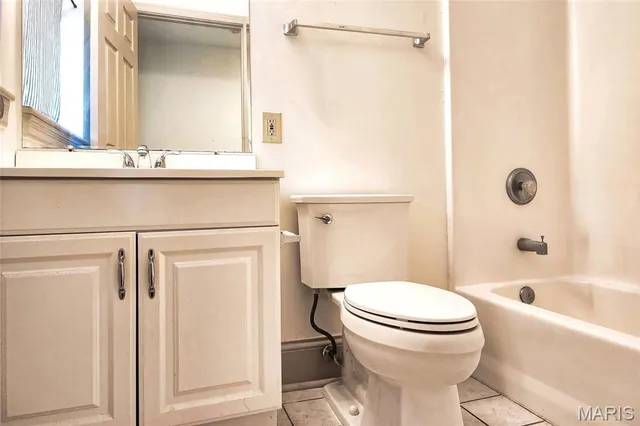 $1,400 | 3654 Shaw Boulevard, Unit 1 EAST, St. Louis, MO 63110