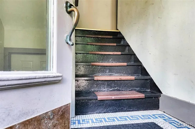 $1,400 | 3654 Shaw Boulevard, Unit 1 EAST, St. Louis, MO 63110