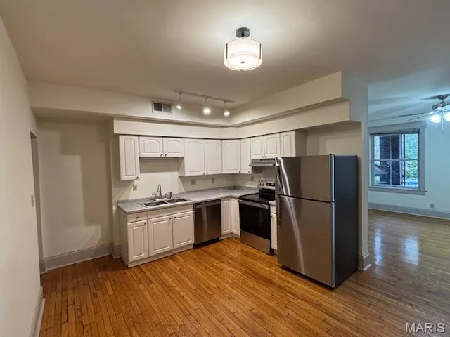 $1,400 | 3654 Shaw Boulevard, Unit 1 EAST, St. Louis, MO 63110