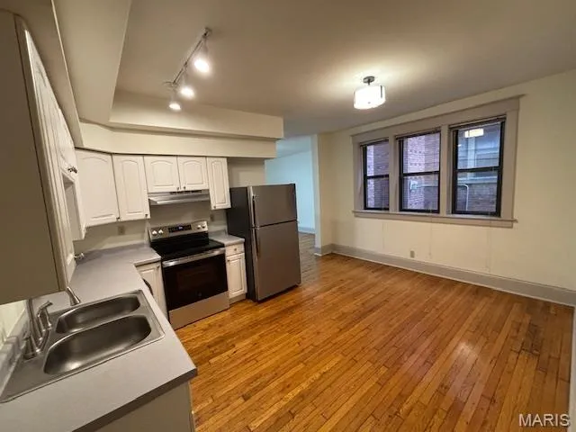 $1,400 | 3654 Shaw Boulevard, Unit 1 EAST, St. Louis, MO 63110