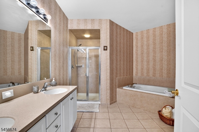 8202 Harcourt Road Clifton, NJ 07013 - Photo 11 of 21 Gallery Image 11