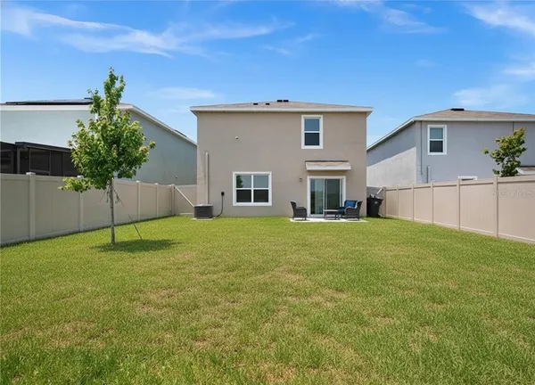 a view of a house with a backyard