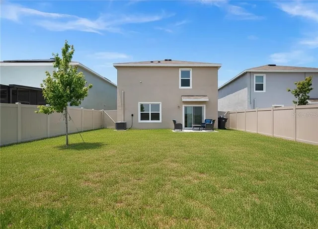 a view of a house with a backyard
