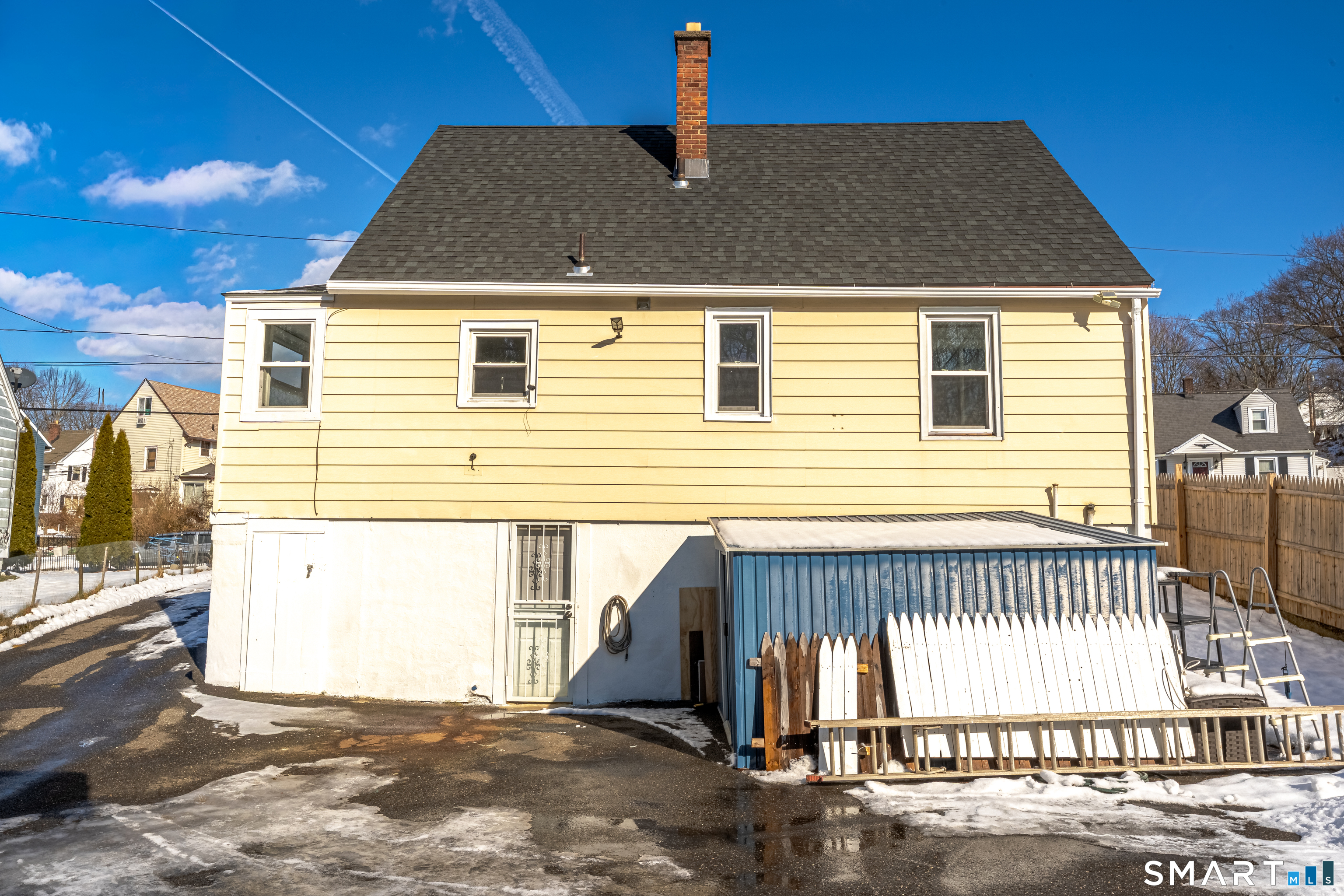 216 Madison Street Waterbury, CT 06706 - Photo 2 of 31