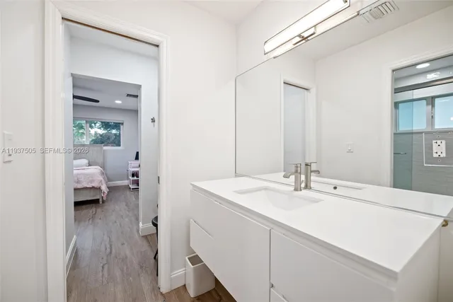 a en suite bathroom with a sink and mirror