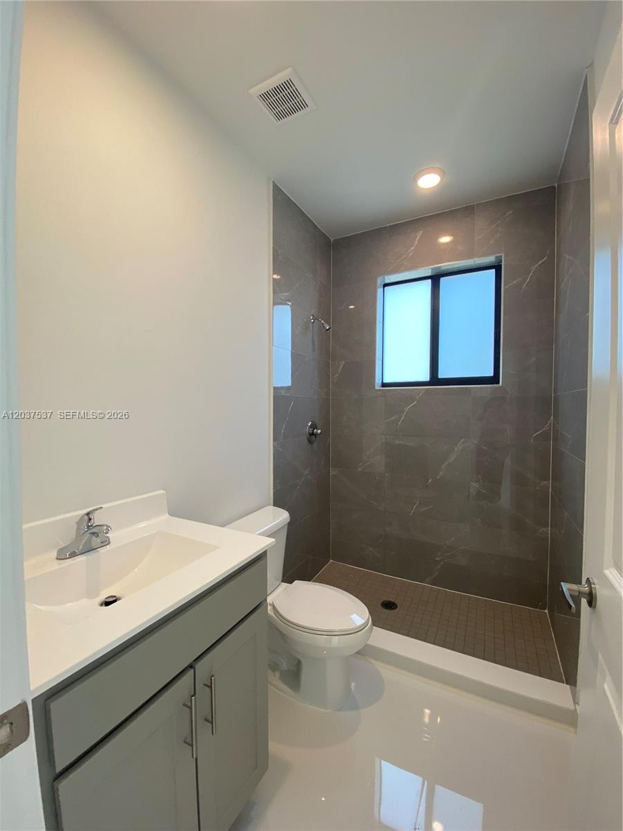 2402 Southwest 145th Place Miami, FL 33184 - Photo 8 of 12