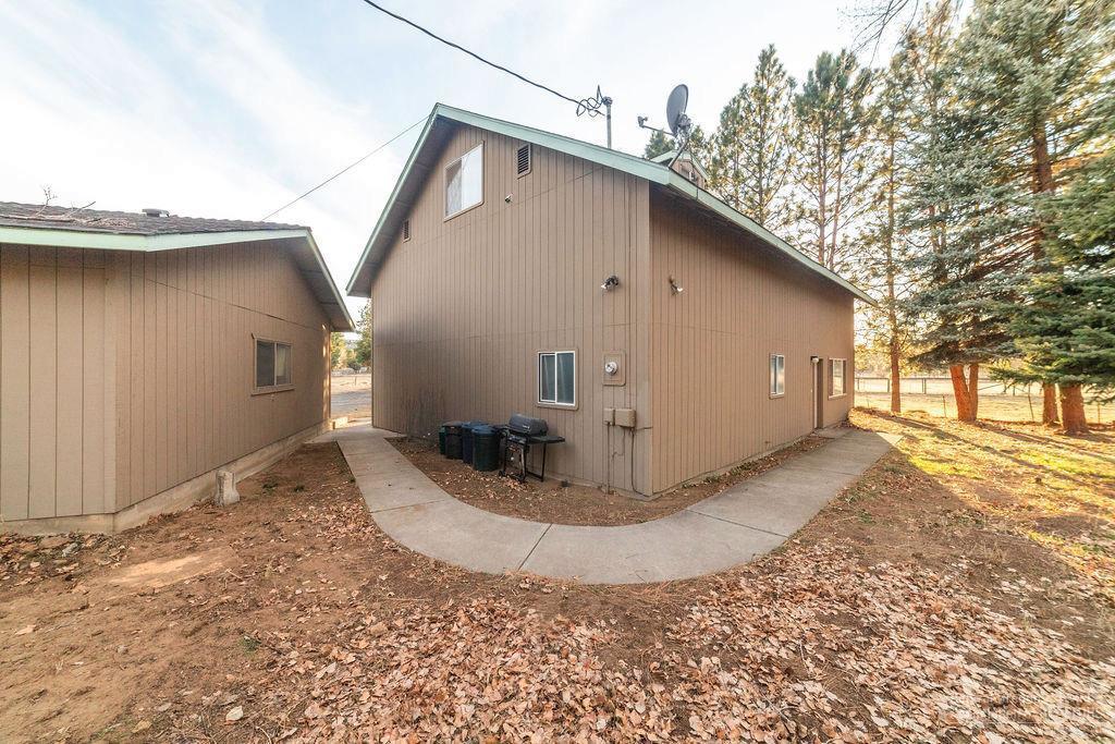 63367 O. B. Riley Road Bend, OR 97703 - Photo 15 of 24 Back entrance for ADU apartment