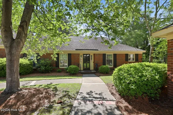 $239,500 | 813 Greenbriar Road, Kinston, NC 28501