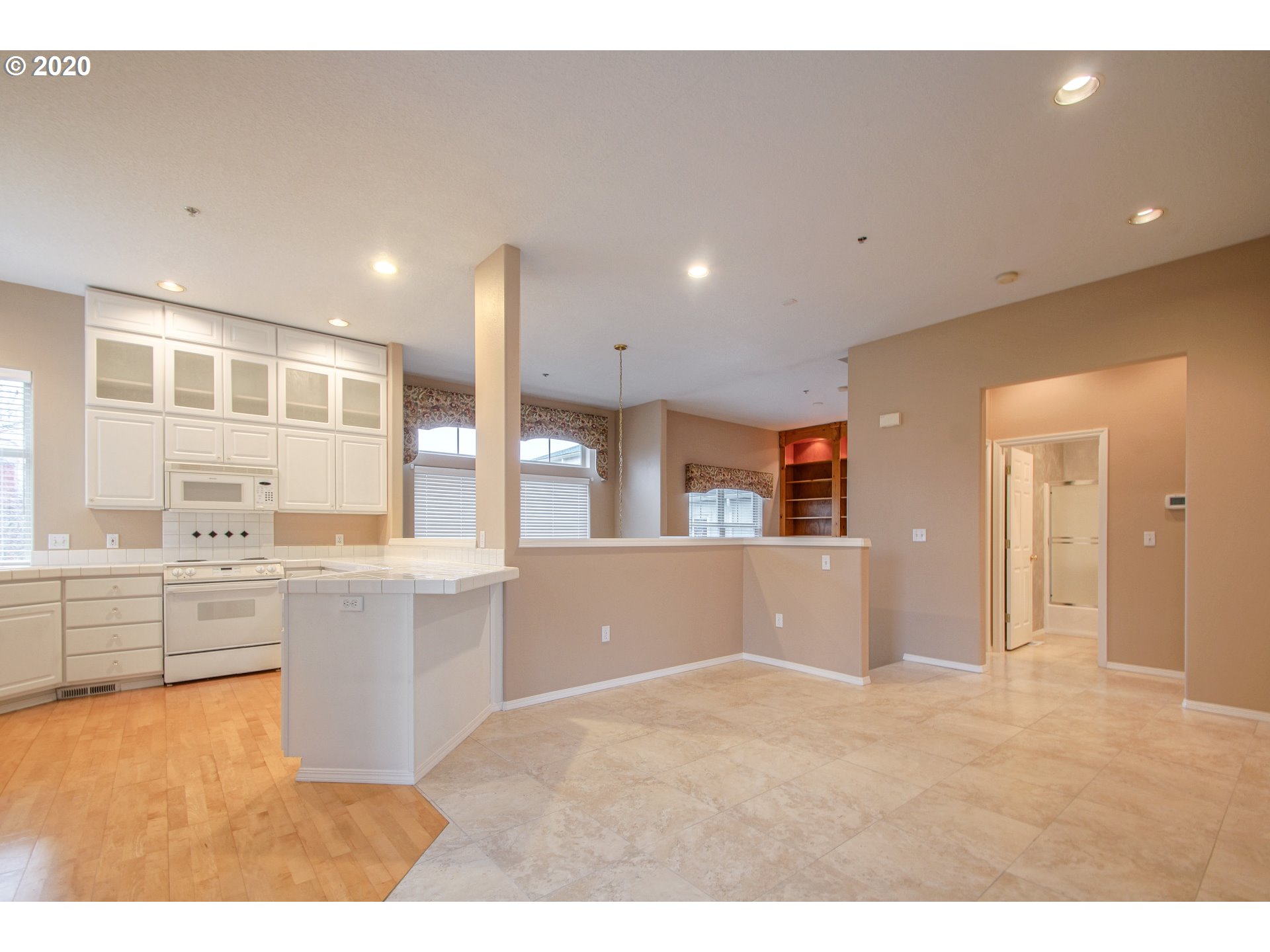 18690 Southwest Boones Ferry Road Tualatin, OR 97062 - Photo 2 of 32