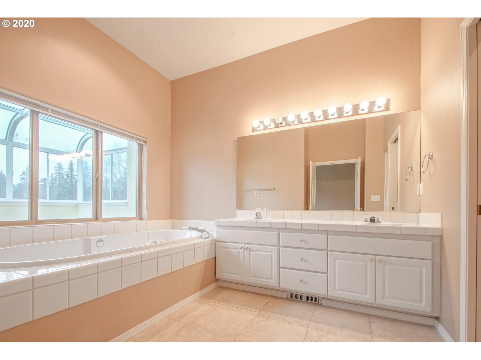 18690 Southwest Boones Ferry Road Tualatin, OR 97062 - Photo 13 of 32