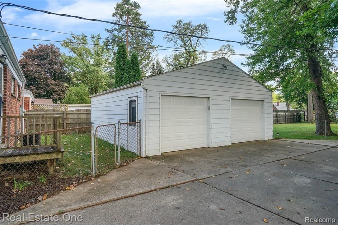 1217 West Webster Road Royal Oak, MI 48073 - Photo 21 of 24 1217 Webster garage.jpg