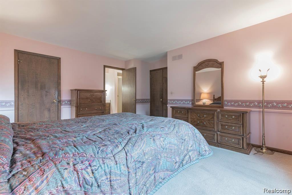 35528 Banbury Road Livonia, MI 48152 - Photo 16 of 35 DSC_0259-10607809.JPG