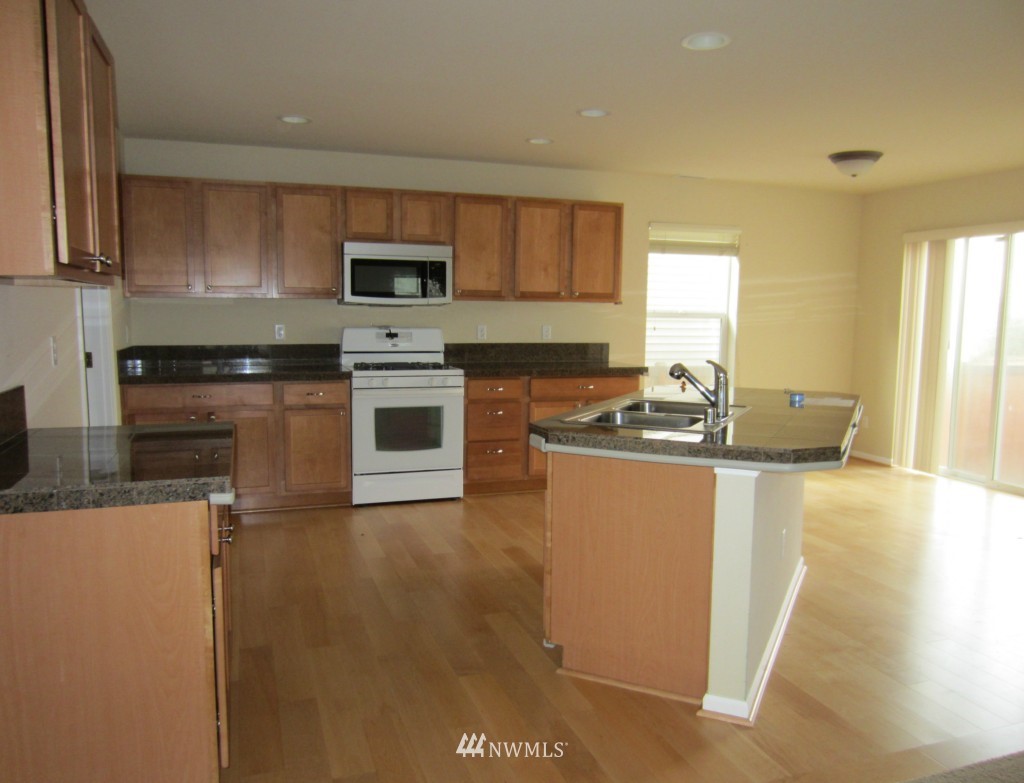 227 Ferndale Court Northeast Renton, WA 98056 - Photo 4 of 15