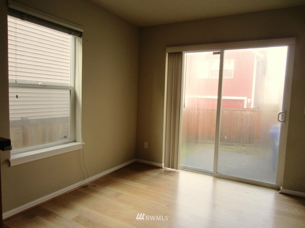 227 Ferndale Court Northeast Renton, WA 98056 - Photo 5 of 15