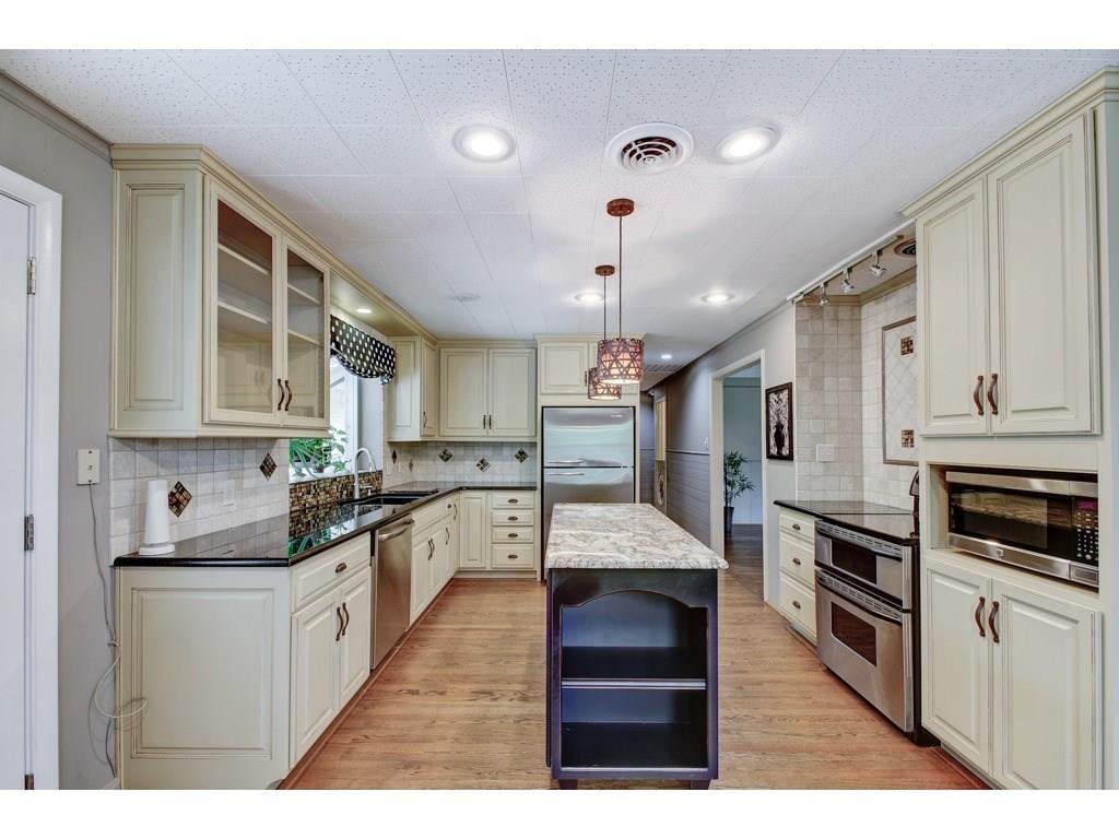 2223 West Stop 11 Road Indianapolis, IN 46217 - Photo 9 of 43 Gallery Image 9