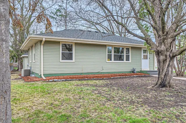 $324,900 | 6300 Quebec Avenue North, Brooklyn Park, MN 55428