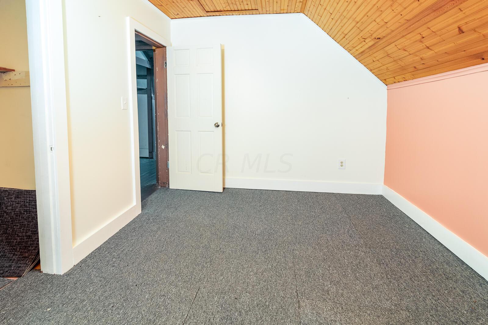 8166 York Road Southwest Pataskala, OH 43062 - Photo 19 of 33 3Rd bedroom - hardwood flooring