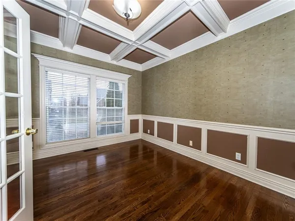 $615,000 | 916 Southwest 33rd Street, Lee's Summit, MO 64082