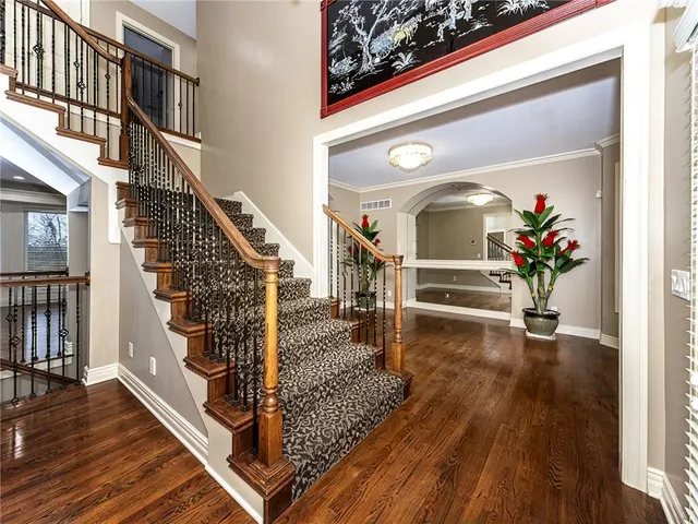 $675,000 | 916 Southwest 33rd Street, Lee's Summit, MO 64082