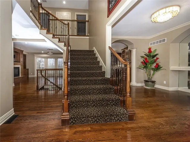 $675,000 | 916 Southwest 33rd Street, Lee's Summit, MO 64082