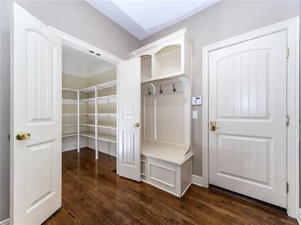 $615,000 | 916 Southwest 33rd Street, Lee's Summit, MO 64082