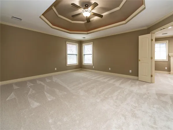 $615,000 | 916 Southwest 33rd Street, Lee's Summit, MO 64082