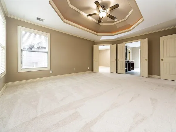 $615,000 | 916 Southwest 33rd Street, Lee's Summit, MO 64082