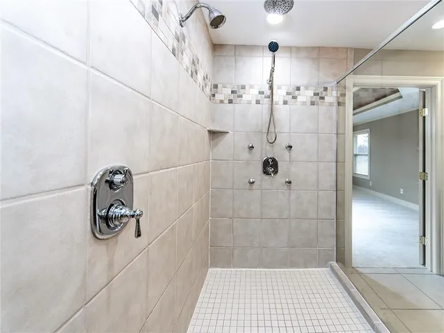 $675,000 | 916 Southwest 33rd Street, Lee's Summit, MO 64082