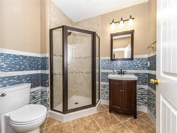$615,000 | 916 Southwest 33rd Street, Lee's Summit, MO 64082