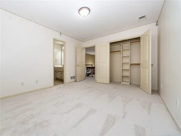 $615,000 | 916 Southwest 33rd Street, Lee's Summit, MO 64082