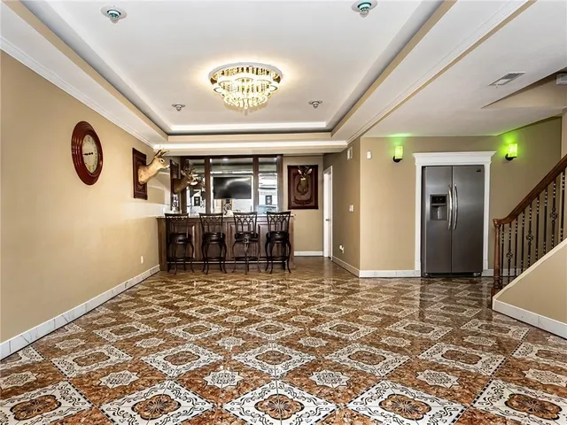 $675,000 | 916 Southwest 33rd Street, Lee's Summit, MO 64082