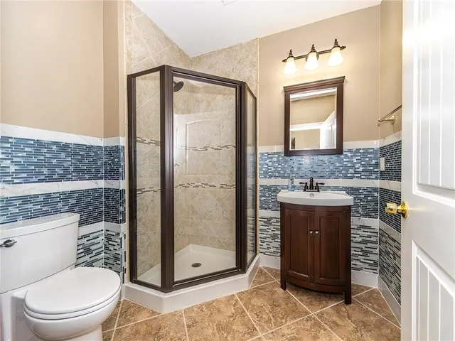 $675,000 | 916 Southwest 33rd Street, Lee's Summit, MO 64082