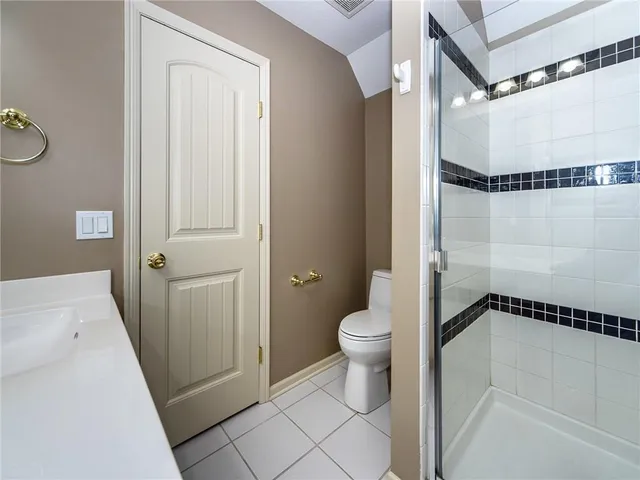 $675,000 | 916 Southwest 33rd Street, Lee's Summit, MO 64082