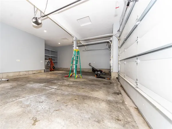 $615,000 | 916 Southwest 33rd Street, Lee's Summit, MO 64082