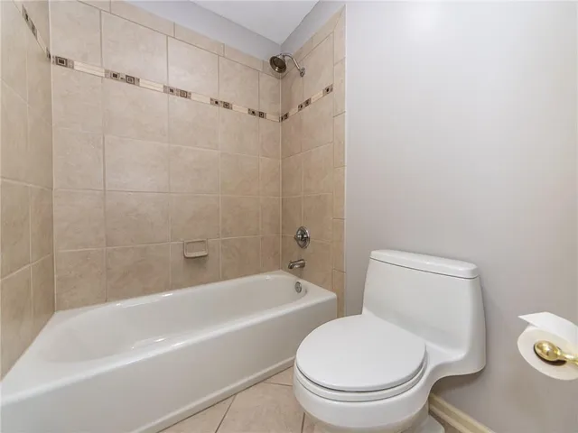 $675,000 | 916 Southwest 33rd Street, Lee's Summit, MO 64082