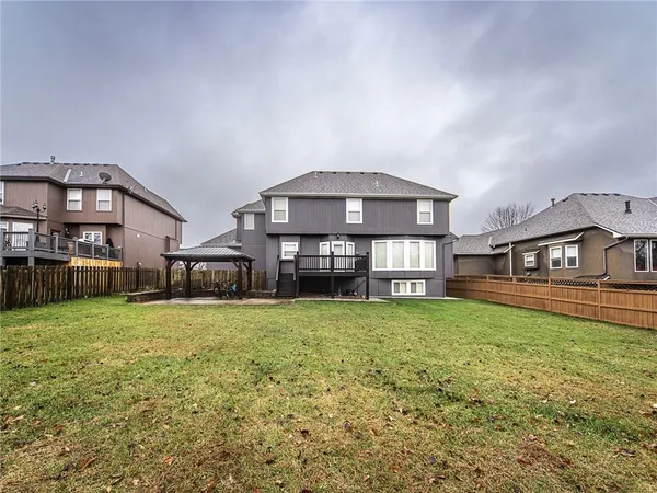 $615,000 | 916 Southwest 33rd Street, Lee's Summit, MO 64082