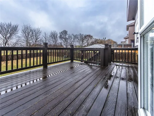 $615,000 | 916 Southwest 33rd Street, Lee's Summit, MO 64082