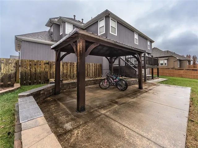 $675,000 | 916 Southwest 33rd Street, Lee's Summit, MO 64082