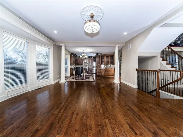 $615,000 | 916 Southwest 33rd Street, Lee's Summit, MO 64082