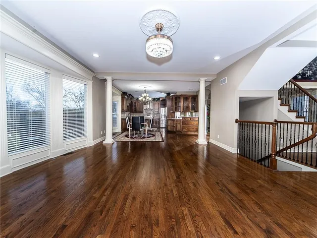 $675,000 | 916 Southwest 33rd Street, Lee's Summit, MO 64082