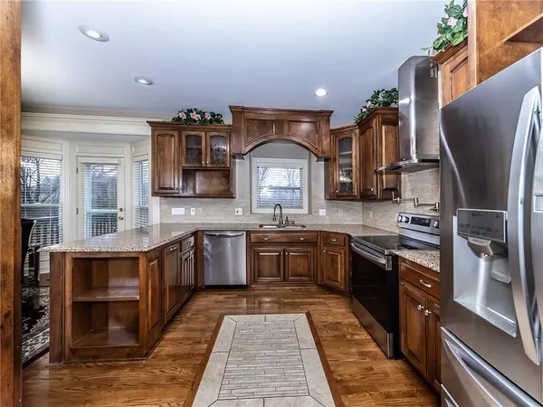 $615,000 | 916 Southwest 33rd Street, Lee's Summit, MO 64082