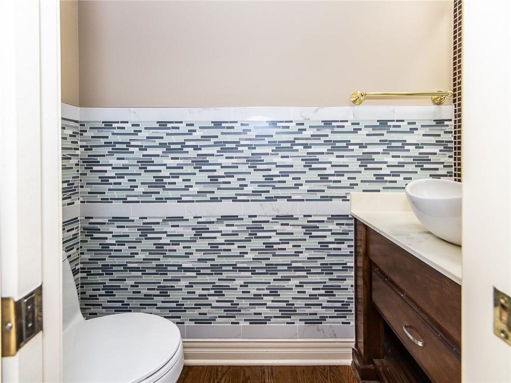 916 Southwest 33rd Street Lee's Summit, MO 64082 - Photo 8 of 38