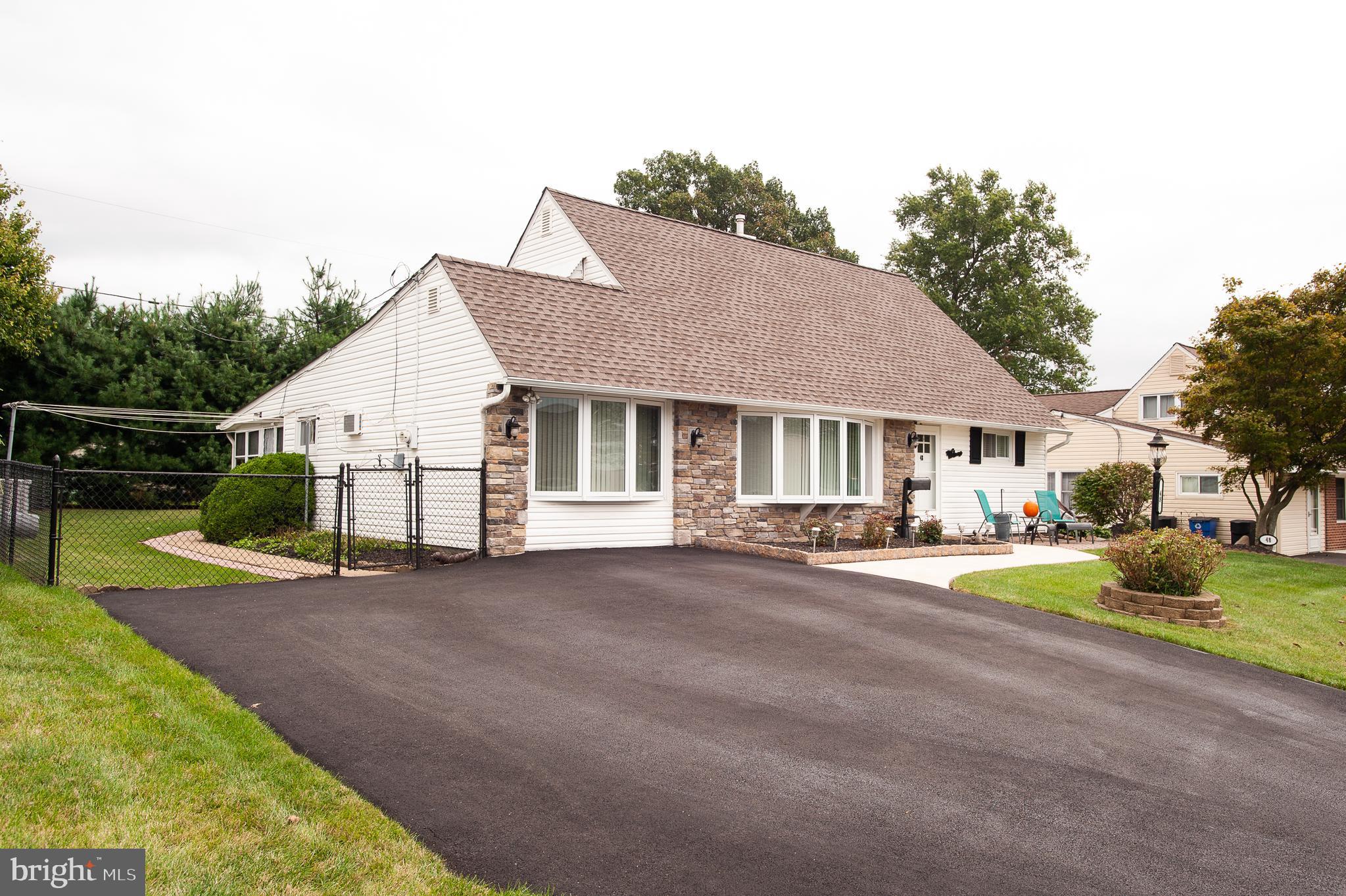 48 Conifer Road Levittown, PA 19057 - Photo 3 of 31